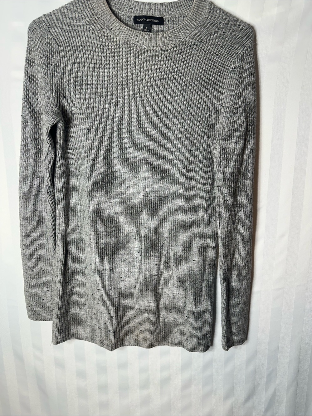 Banana Republic Women’s Light Heather Grey Ribbed Crewneck Sweater